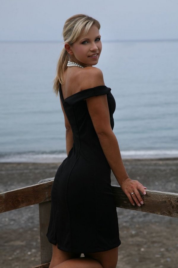 Александра, 18
